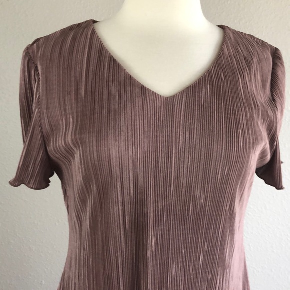 3/$15 Vintage crepe layered shift dress in neutral - Picture 2 of 6